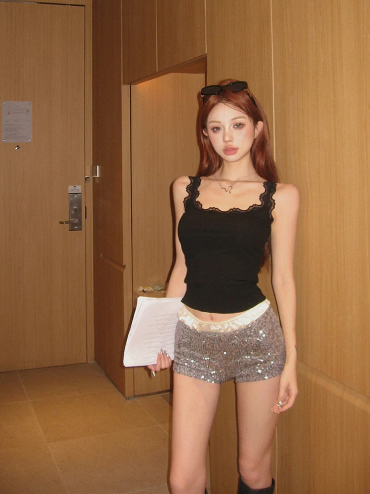 레트로 섹시 퓨어 디자이어 스파이시 걸 레이스 캐미솔 베스트+레이어드 새틴 스팽글 반바지 여름 신상 캐주얼 세트 (여성용)