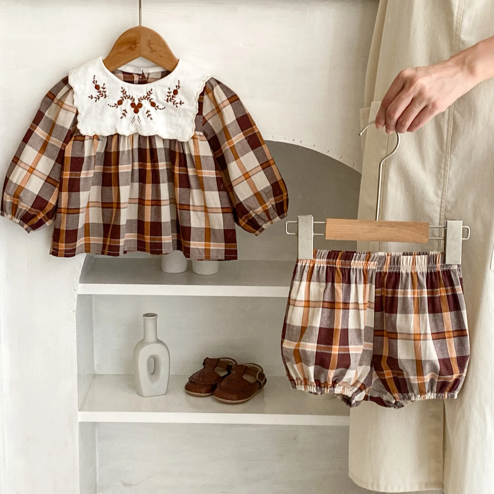 

2025 Autumn New Baby Fashion Versatile Set for Girls, Embroidered Big Collar Checkered Long Sleeve Top and Pants Set for Girls