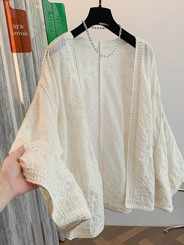 سترة صيفية جديدة لعام 2025 بتصميم عتيق مطرز من القطن بأكمام طويلة وفتحة أمامية للحماية من الأشعة فوق البنفسجية وقميص مكيف للهواء