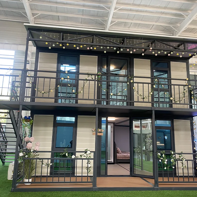 حاوية منزلية مكونة من طابقين حاوية شحن منزلية 20 قدم 40 قدم مخصصة 2-4 غرف نوم للعمل في الهواء الطلق منزل متحرك