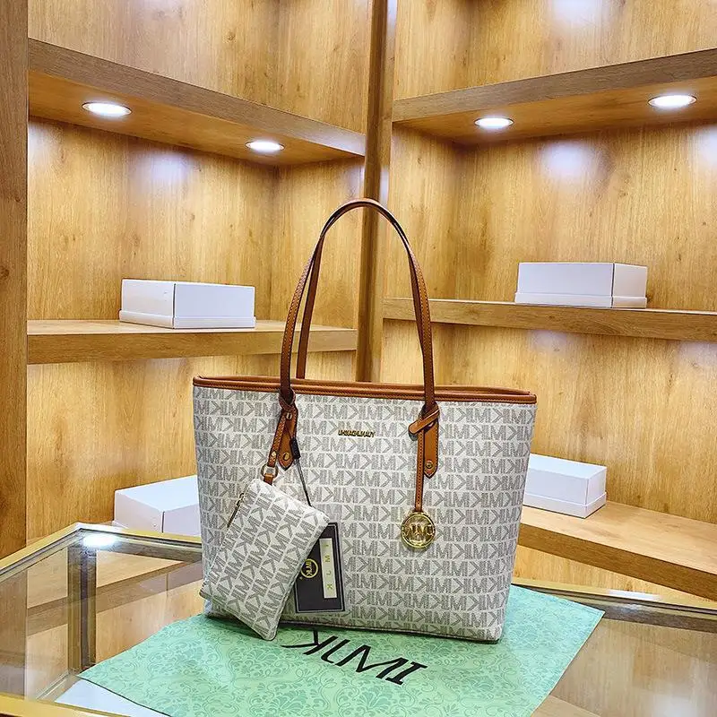 

Ladies Commuter Large Capacity Tote Bag European and American Retro Letter Printed Fashion Handbag High Simple Hundred Shoulder