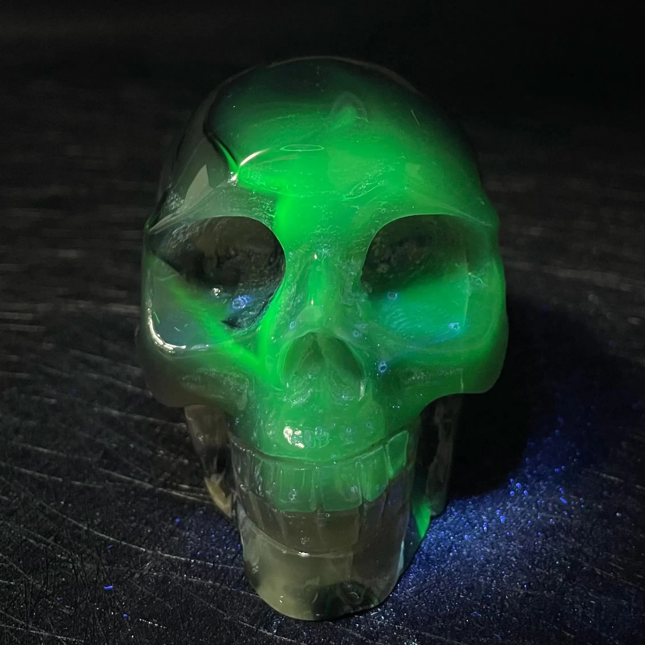 Natural fluorescence effect Volcanic Agate Crystal Carving Skull Stone Polished Rock Alien Decoration Rock Gift Reiki Healing