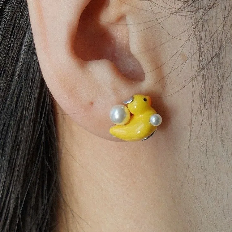 

Fun and Cute Style Invisible Inlaid Imitation Pearl Yellow Duck Earrings UNISEX April Fool's Day, Halloween Eye-catching Earring