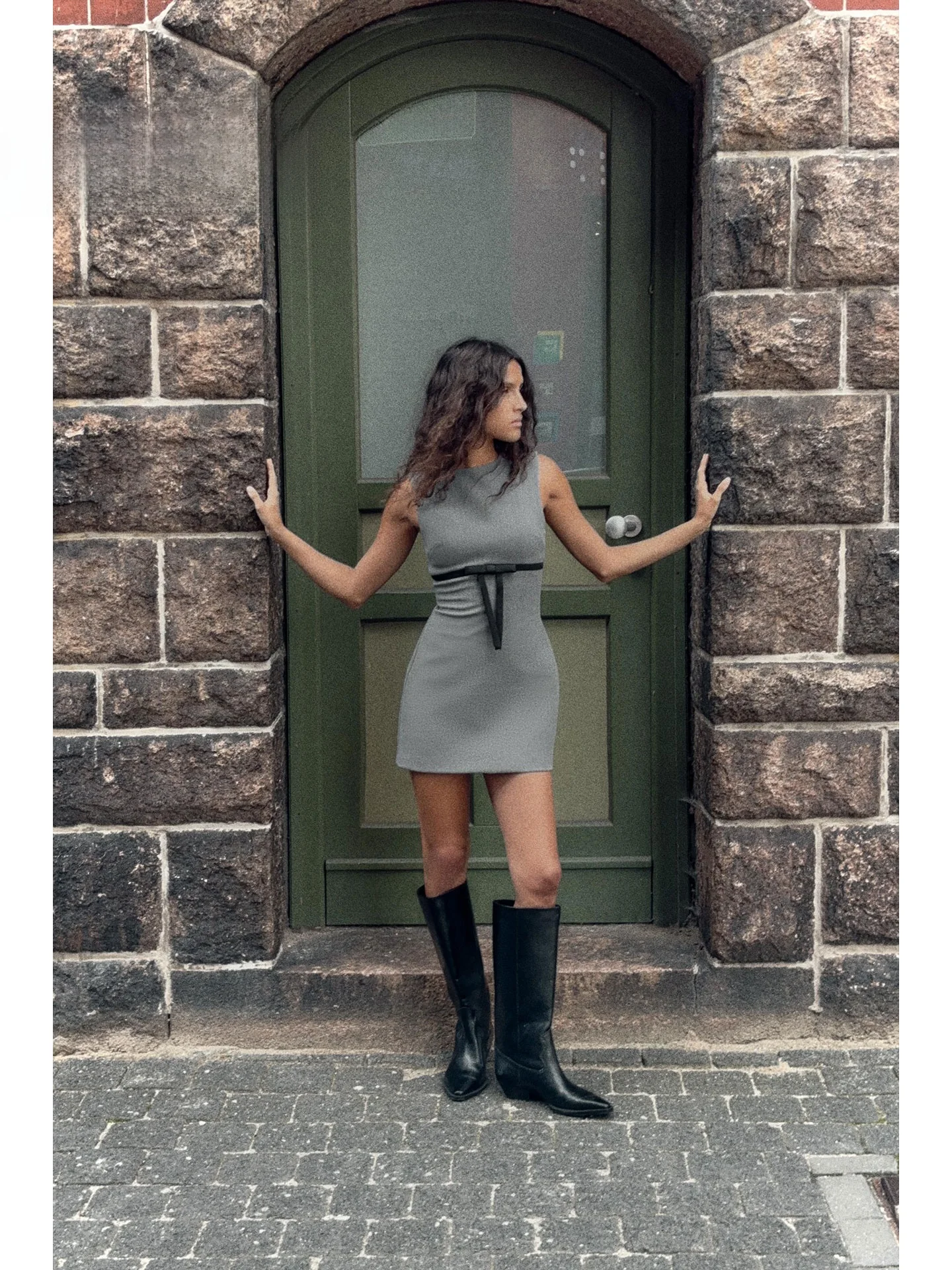 ZAPRHA 2025년 가을 실크 새틴 드레스 아름다운 매듭 디테일 캐주얼 라운드 네린 슬림 핏 여성 드레스