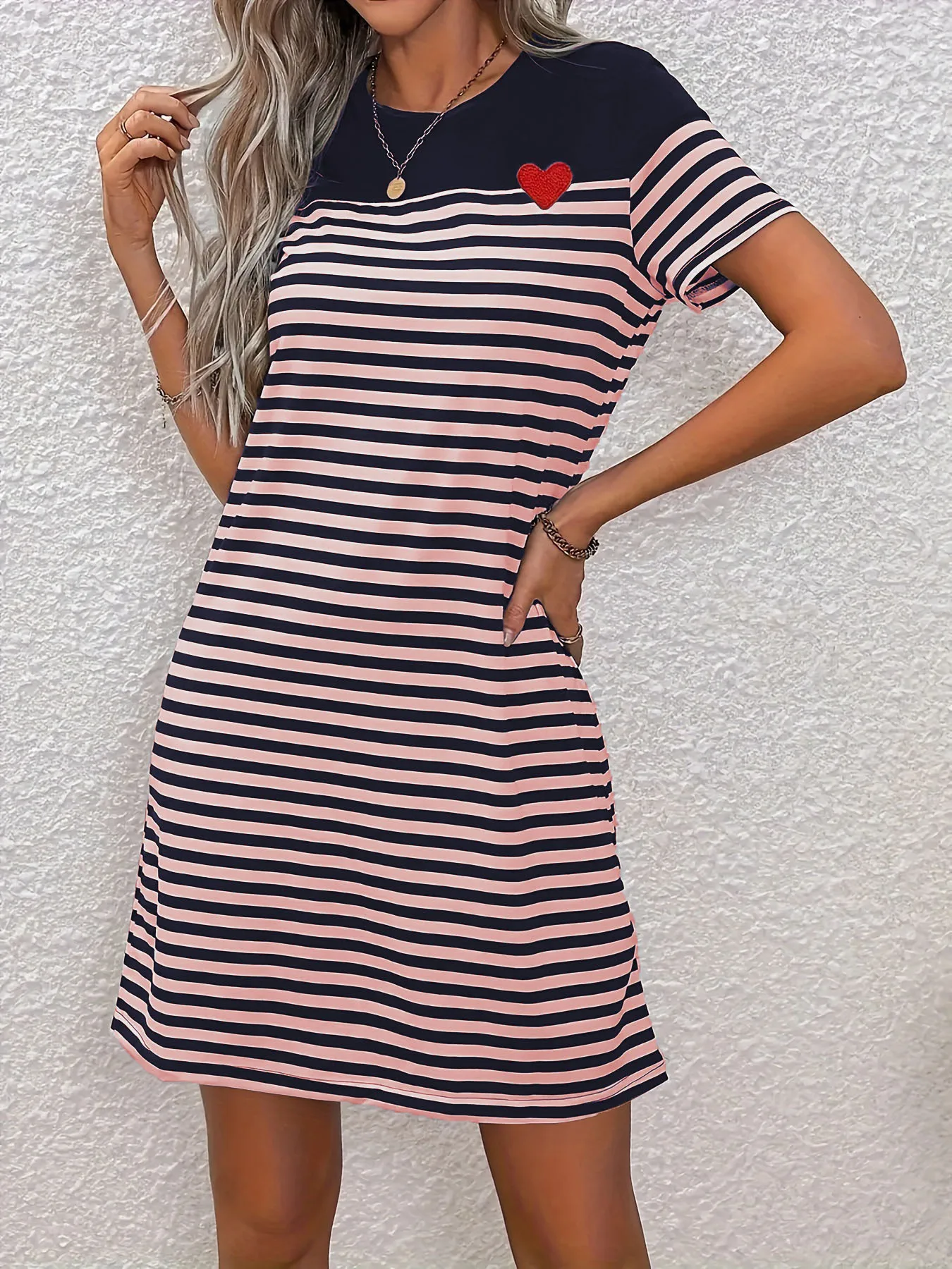 Hot-selling casual fashion round-neck black and white striped short-sleeved color-blocked T-shirt dress knitted dress for women