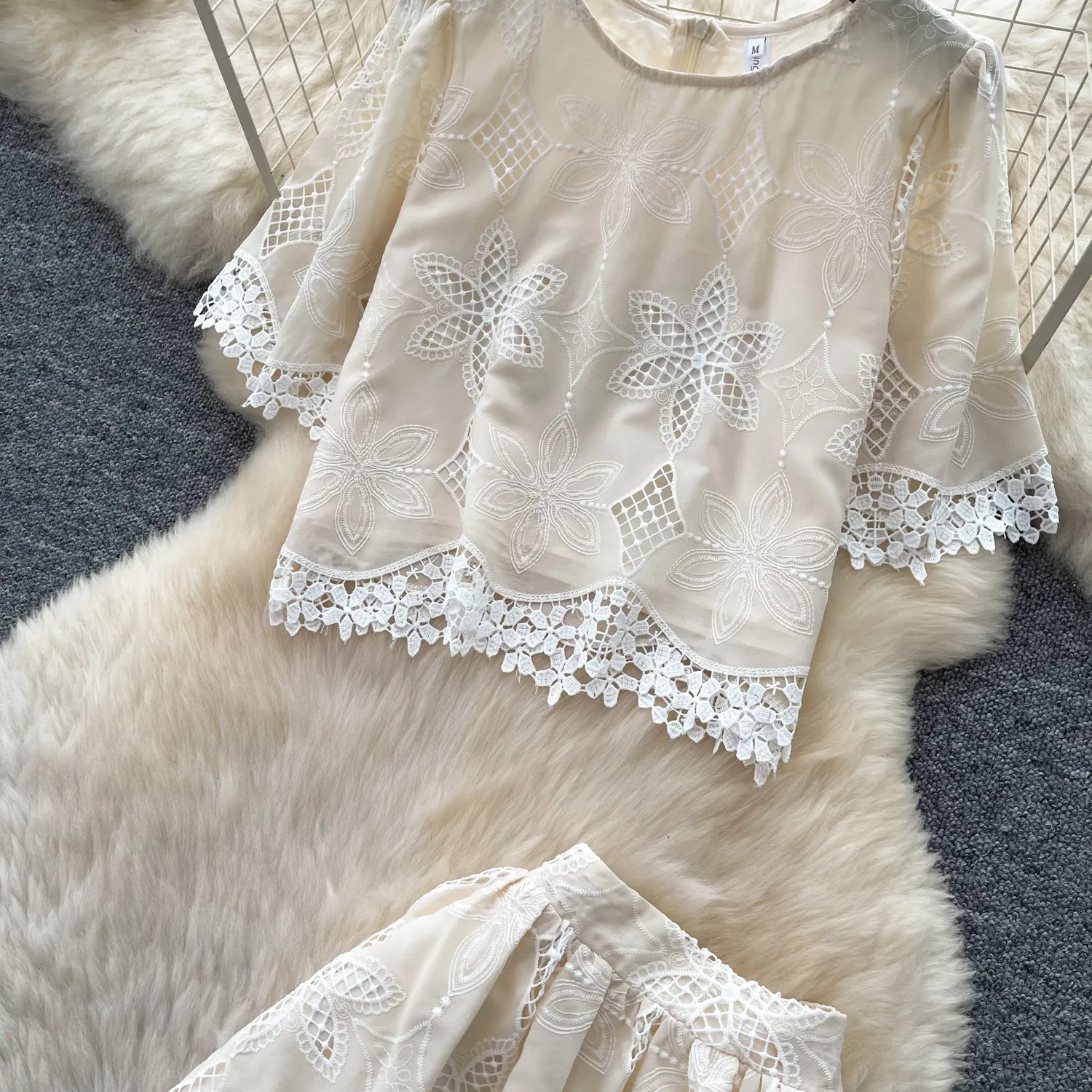 Vintage Lace Embroidery Two-Pi - Embroidery Blouse recension och pris