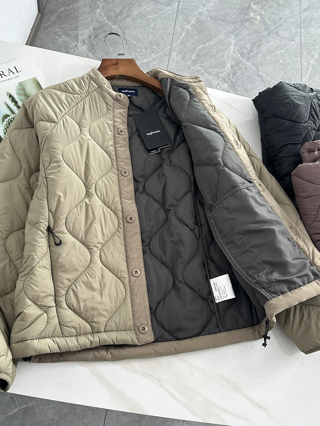 

Japanese Sle Lightweight Warm Stand Collar Gourd Line Stitched Cotton Jaet Loose Casual Thiened Cotton Coat for Men And...