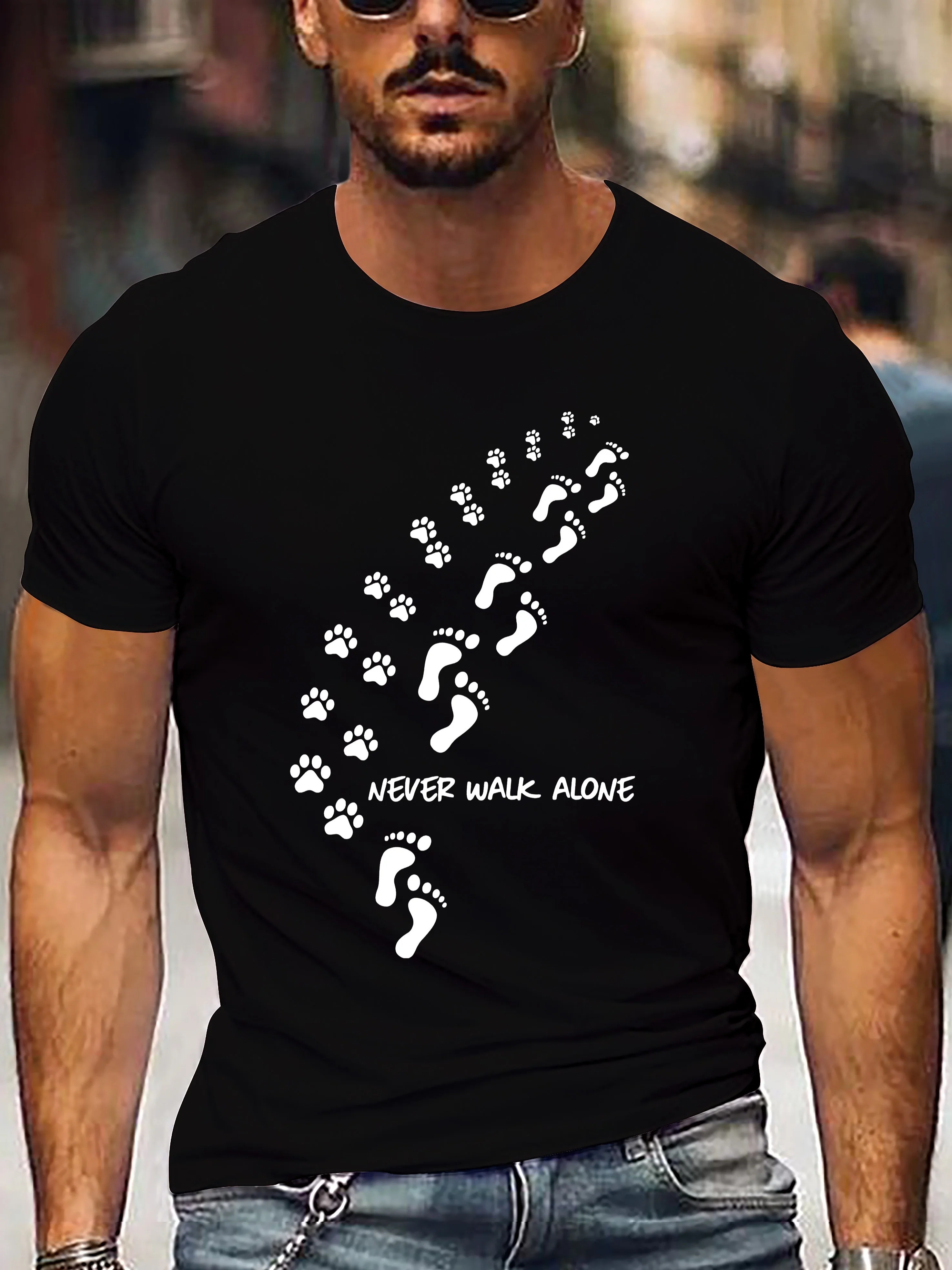 تي شيرت Never Walk Alone للرجال برسومات بيضاء - تي شيرت كاجوال بأكمام قصيرة مع تصميم بطباعة مخالب من مزيج البوليستر