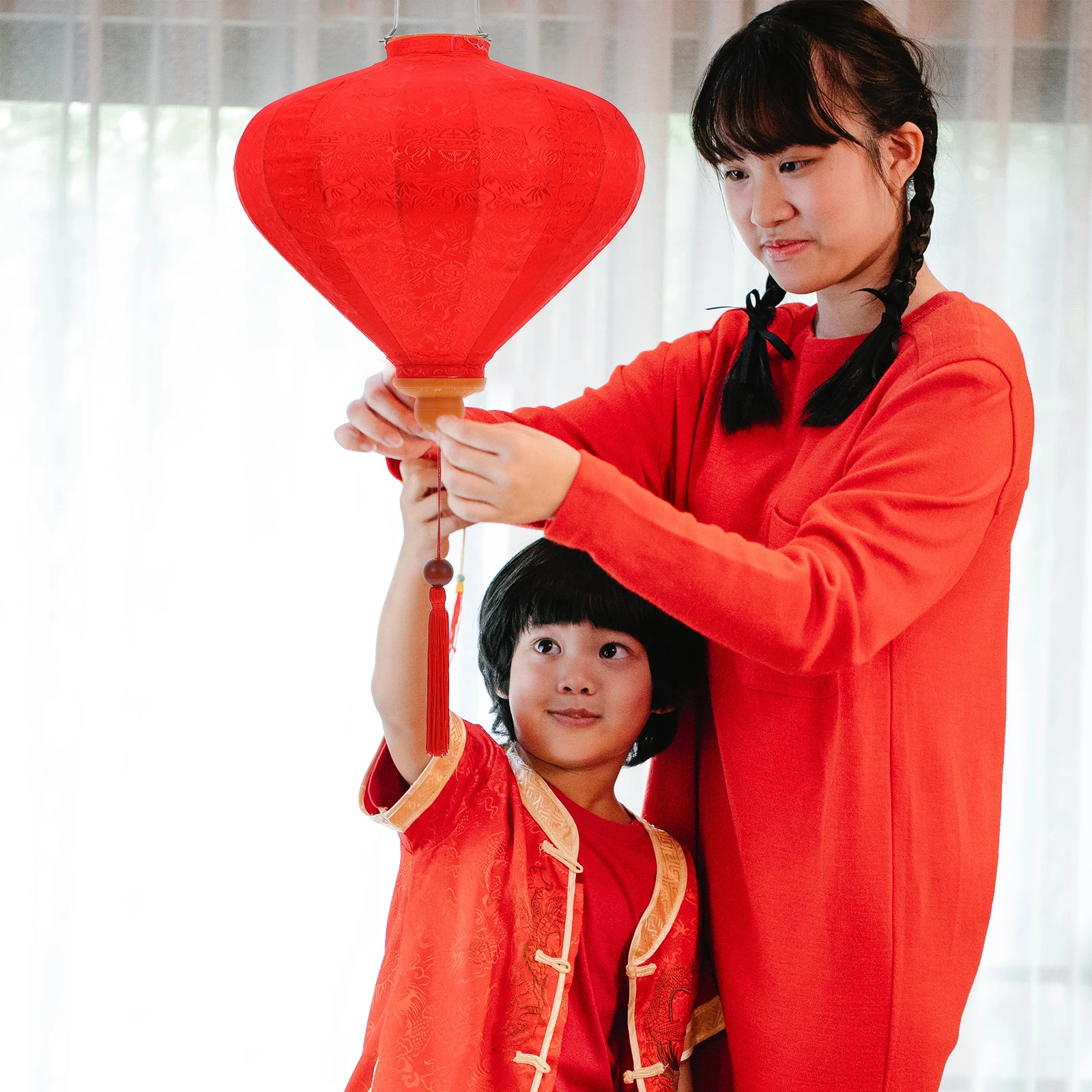 

1Pcs Classic Diamond Lantern Silk Lantern Decor For Chinese New Year Festivals Weddings Outdoor Hanging Decoration