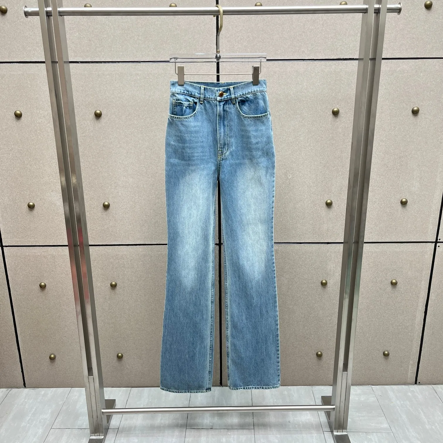 2026 Vintage Wash High-Rise Flare Jeans – Retro Stretch Denim Trousers with Subtle Bootcut Silhouette in Light Blue