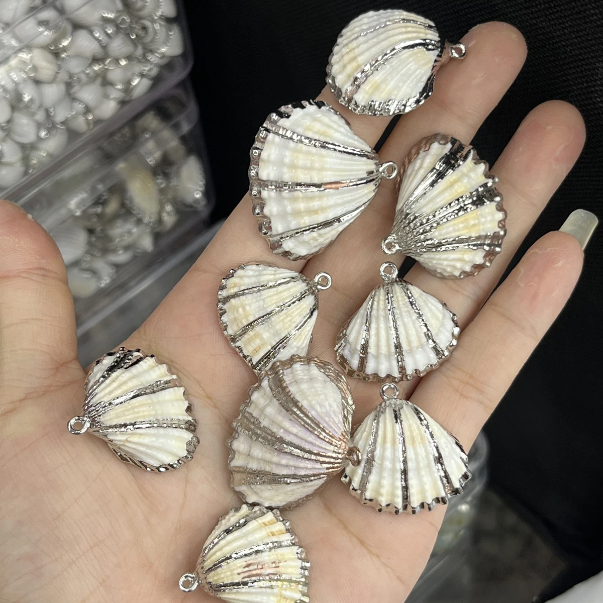 10Pcs Natural Scallop Shell Pendant Fan Seashell Charms with Loop for DIY Necklace Summer Beach Bohemian Jewelry Making Supplies