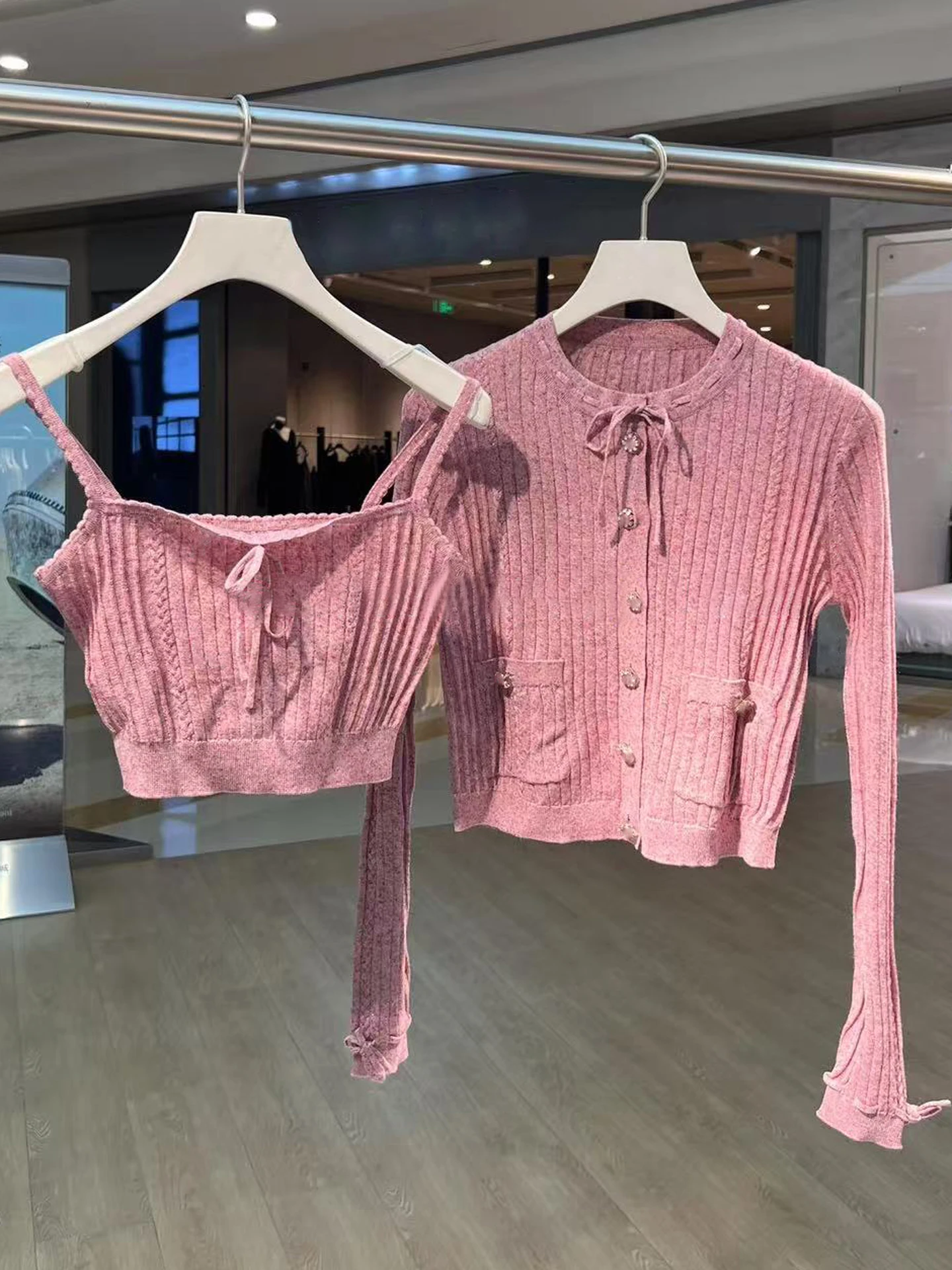 

Вязаный кардиган с милым узлом спереди, топ и комплект на бретелях, женская осенняя коллекция высокого класса, удобный крой, длинный свек, круглый Ne