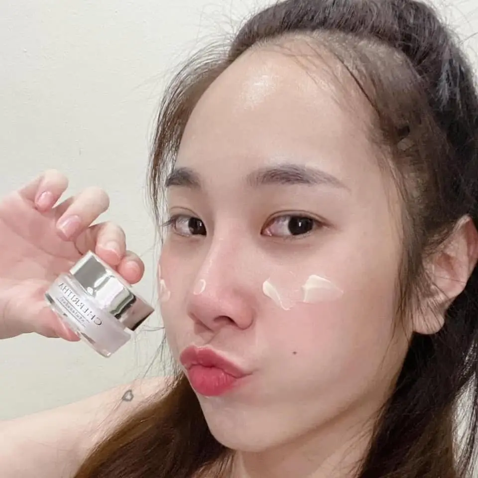 Thai Cherritha Ginseng Face Cream 10ml, Wrinkle Reduction & Hydrating for Repairing Dry Skin