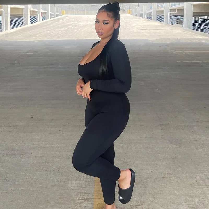 بدلة قفز نسائية مثيرة وناعمة ومرونة عالية وأكمام طويلة مع ياقة على شكل حرف U