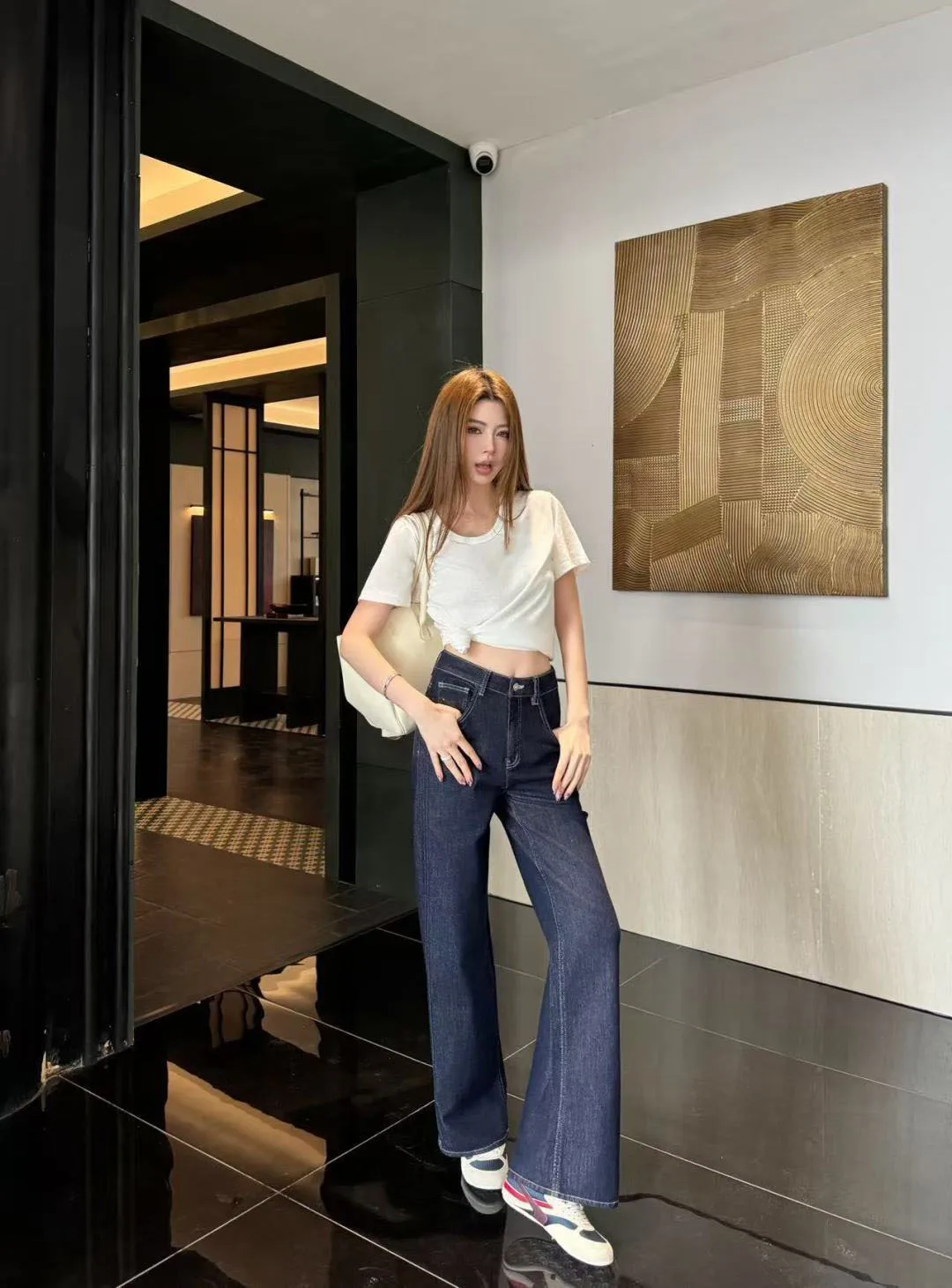 

Fashionable High-End Ladies Long Tube Jeans New Model Loose Fit Premium Denim Pants for Women