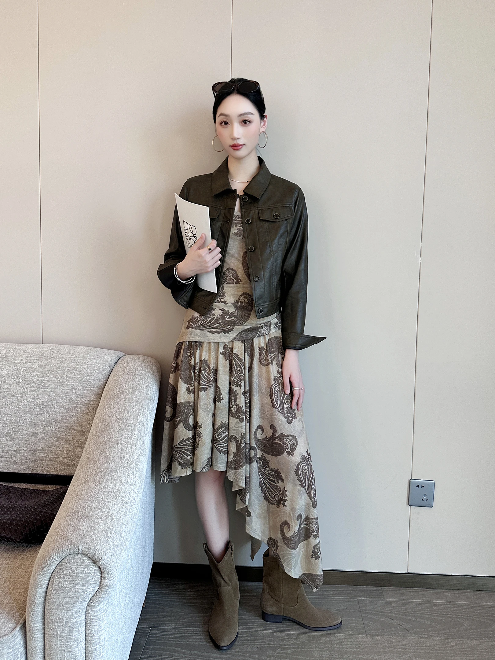 PIN 그린 브라운 칼라 긴팔 PU 가죽 재킷 여성용 2026년 봄 신상 빈티지 아메리칸 스타일 코트 숏 길이