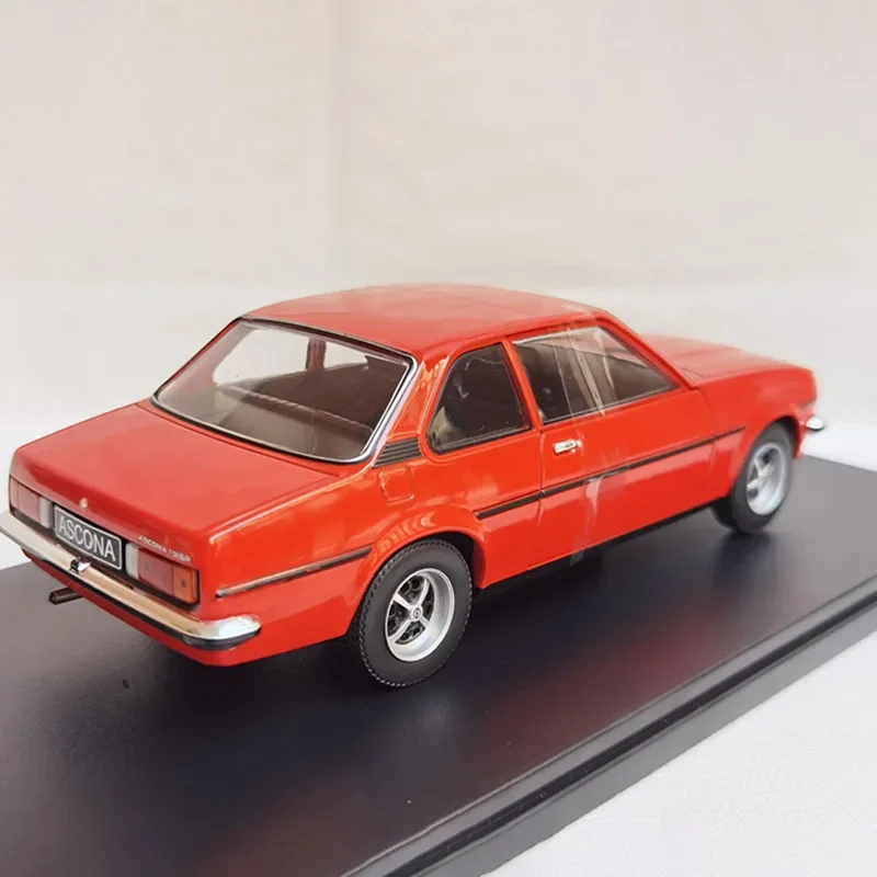 1:24 Scale OPEL ASCONA B Alloy Car Model Ornaments