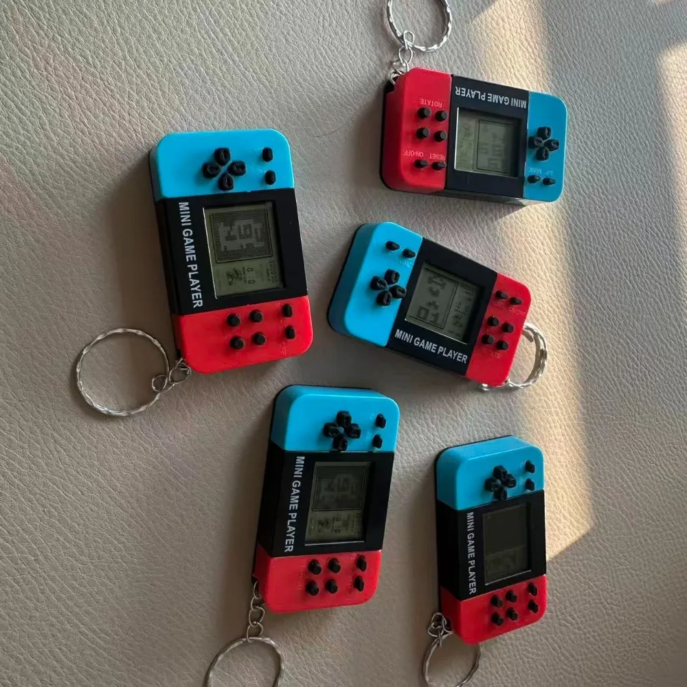 

Портативная электронная игровая консоль 2026 года, классическая ностальгическая игра Тетрис, брелок-подвеска, маленький кулон