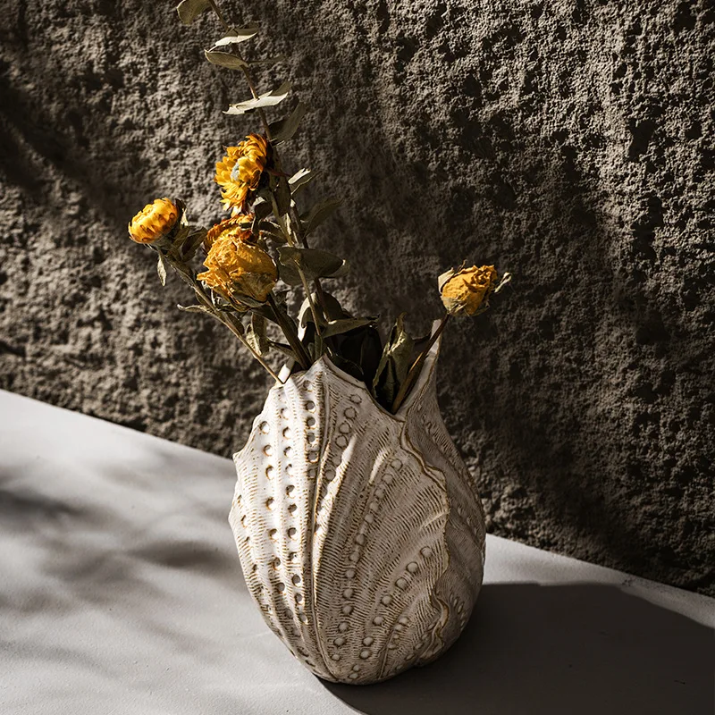 CAPIRON Shell Vase for Living Room Decor Ceramic Modern Chic Unique Boho Home Aesthetic Decor Centerpiece Tabletop Accessories