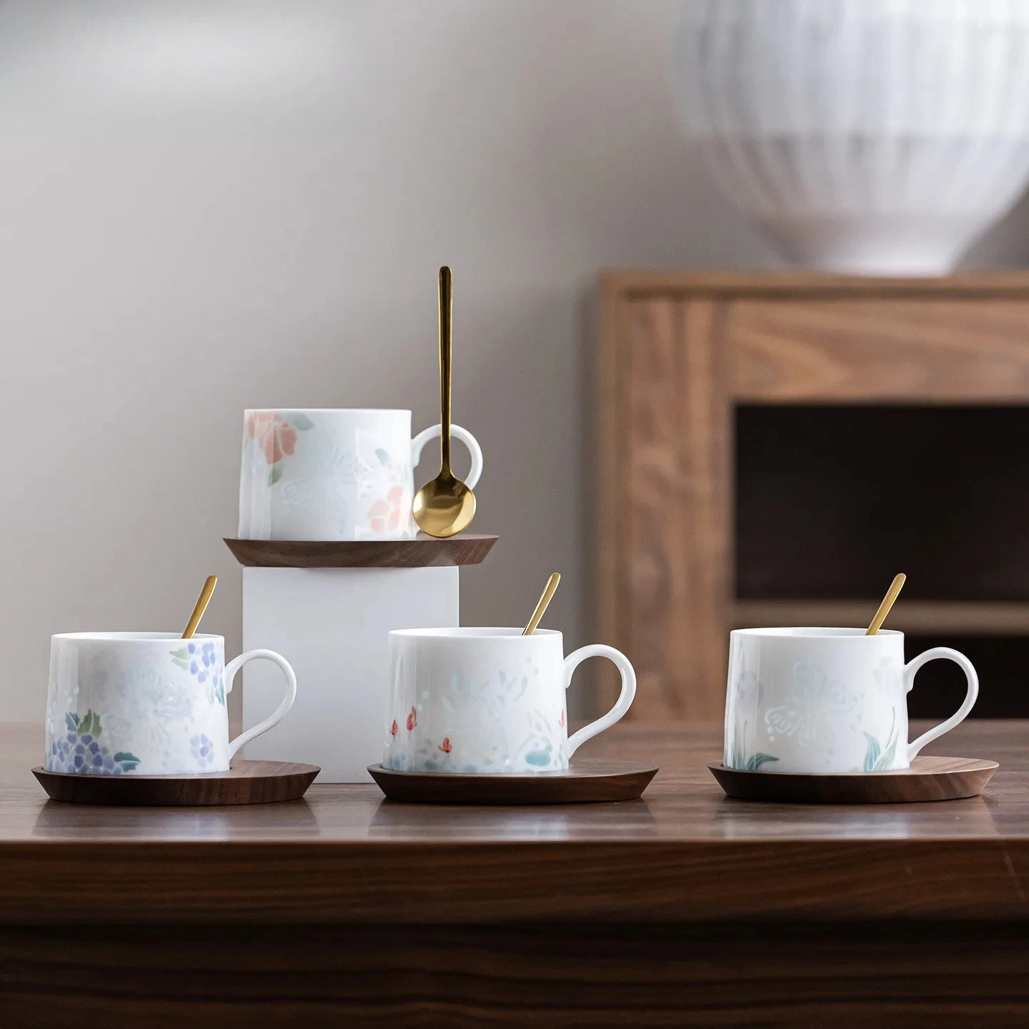 200ml中空手描き花柄スプーン付きコーヒーマグ、プレート付きミルクカップ、アフタヌーンティーカップ、カップ＆ソーサーセット、ティーセットギフト