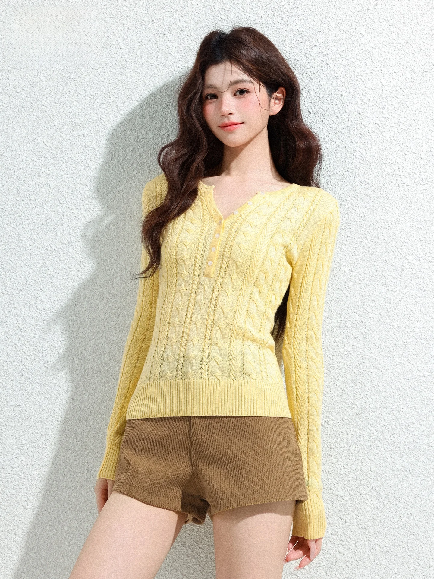 

Yellow Twisted Knitted Base Shirt Women's Slim Fit Casual Inner Wear Super Beautiful Top Spring 2026 New Style Fashionable