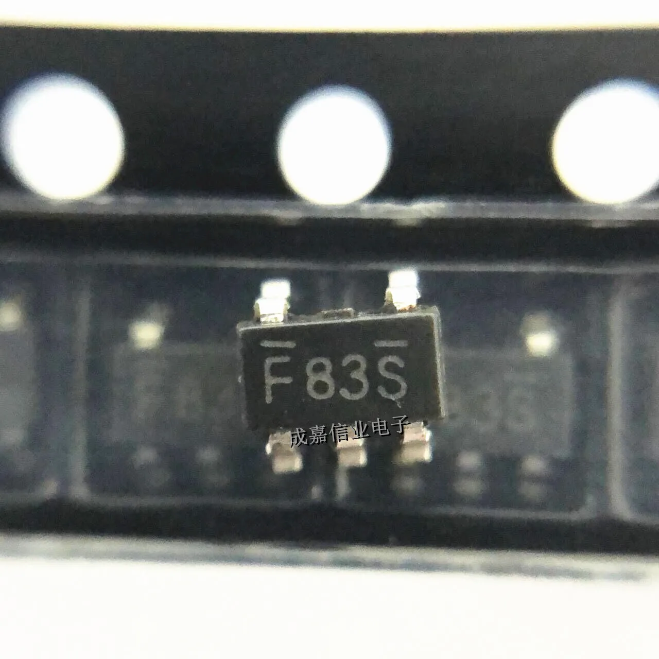 100pcs/Lot BL8568CB5ATR18 SOT-23-5 MARKING;F8 500mA High PSRR, Linear Regulator, w. Output Discharge