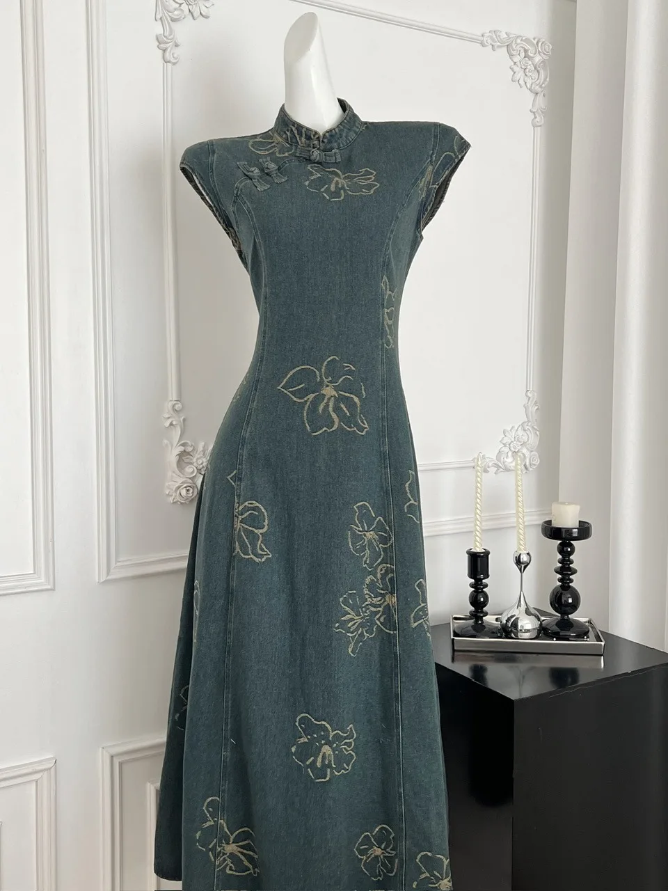 Nieuwe Chinese Retro Dames Zomer Dr Ontwerp Zware Borduurprint Taille Cinching Stand Kraag Denim Dr