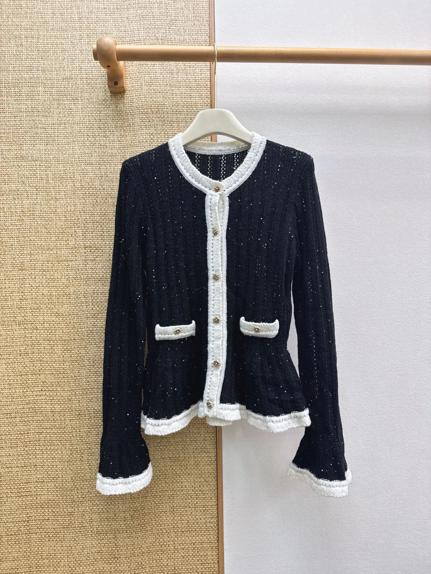 Women Autumn Winter New Black White Contrast Color Knit Round Neck Cardigan