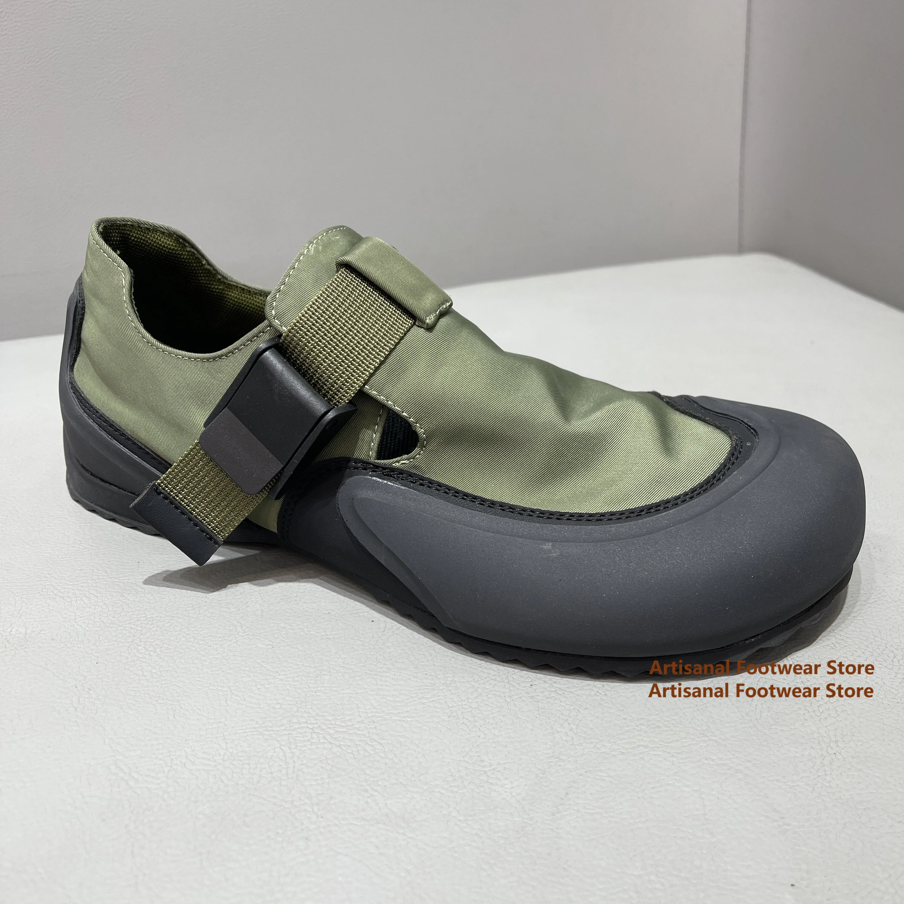 

Green Buckle Strap Slip-On Outdoor Shoes Hollow-Out Breathable Flat Shoes Height Increasing Casual Shoes Trendy Men's Shoes