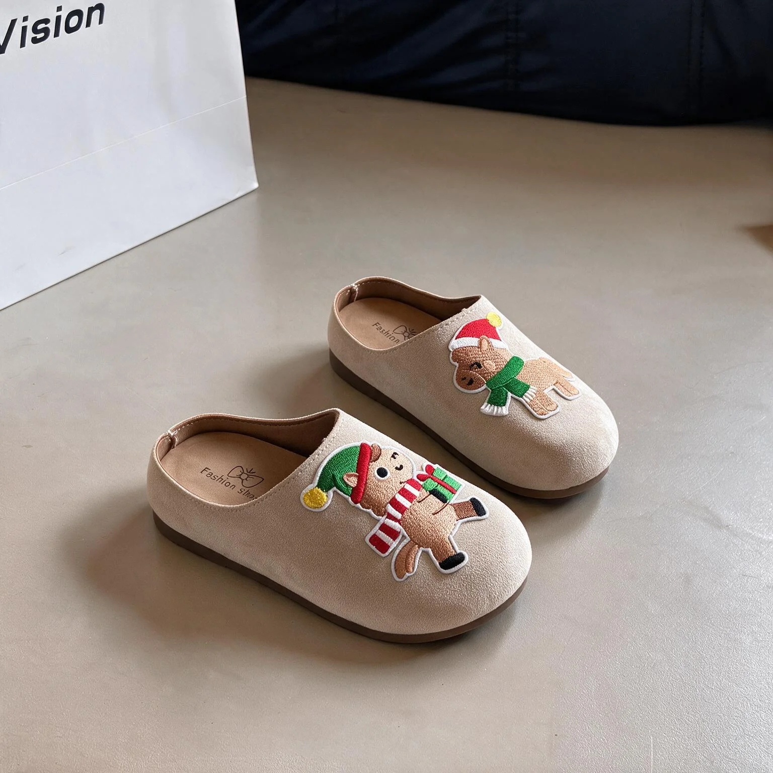 Large Size Fashion Thick Bottom Slippers Boy Girl Retro Christmas Horse House Shoes Outdoor Slippers Round Toe Soft for Children