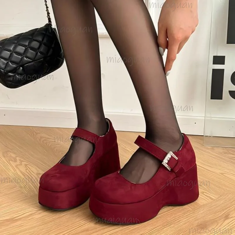 

Черные туфли Мэри Джейн на массивной платформе в винтажном стиле, женские замшевые туфли-лодочки на высоком каблуке с пряжкой и стразами, большие размеры 34-42