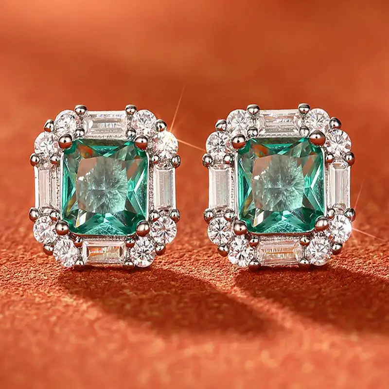 Huitan Damen-Ohrstecker in Prinzessinnenform mit eingelegtem hellgrünem CZ für Party, Alltag, elegante Accessoires, trendiger, vielseitiger Schmuck