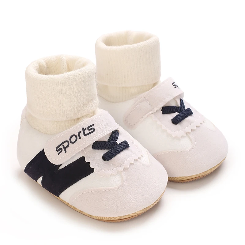 أحذية وجوارب سميكة لحديثي الولادة في الخريف والشتاء مناسبة لكل من الذكور والإناث مع كعب دافئ وغير قابل للانزلاق