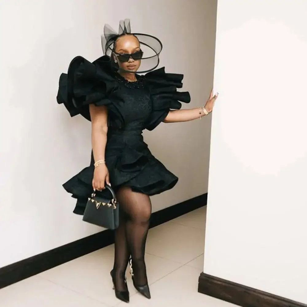 Mini sukienki imprezowe z koralikami فستان سهرة Vestido De Novia powyżej kolan Moda 3D Kwiatowe suknie balowe Kwiatowa czarna sukienka balowa