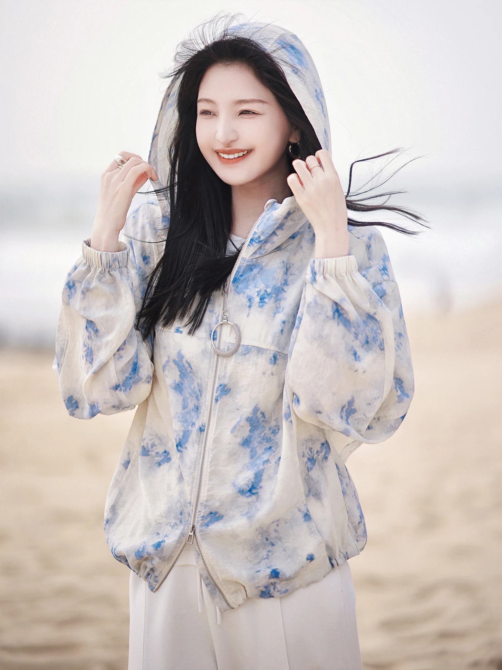 

Шелковая куртка Zhaodaxi из натурального шелка, пригодная для стирки, с этикеткой "Bla Label" | Новое женское пальто с капюшоном и длинными рукавами для повседневной носки, коллекция 2025 года