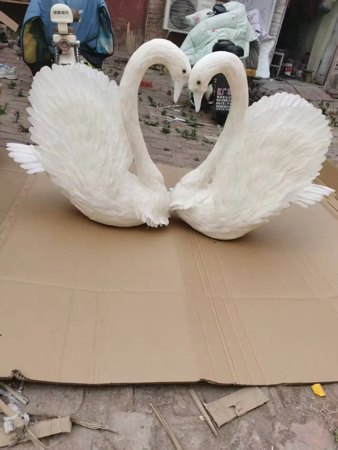 Pair of Large White Swan Models Simulation Foam & Feather 70x60cm Decorative Bird Gift A0158