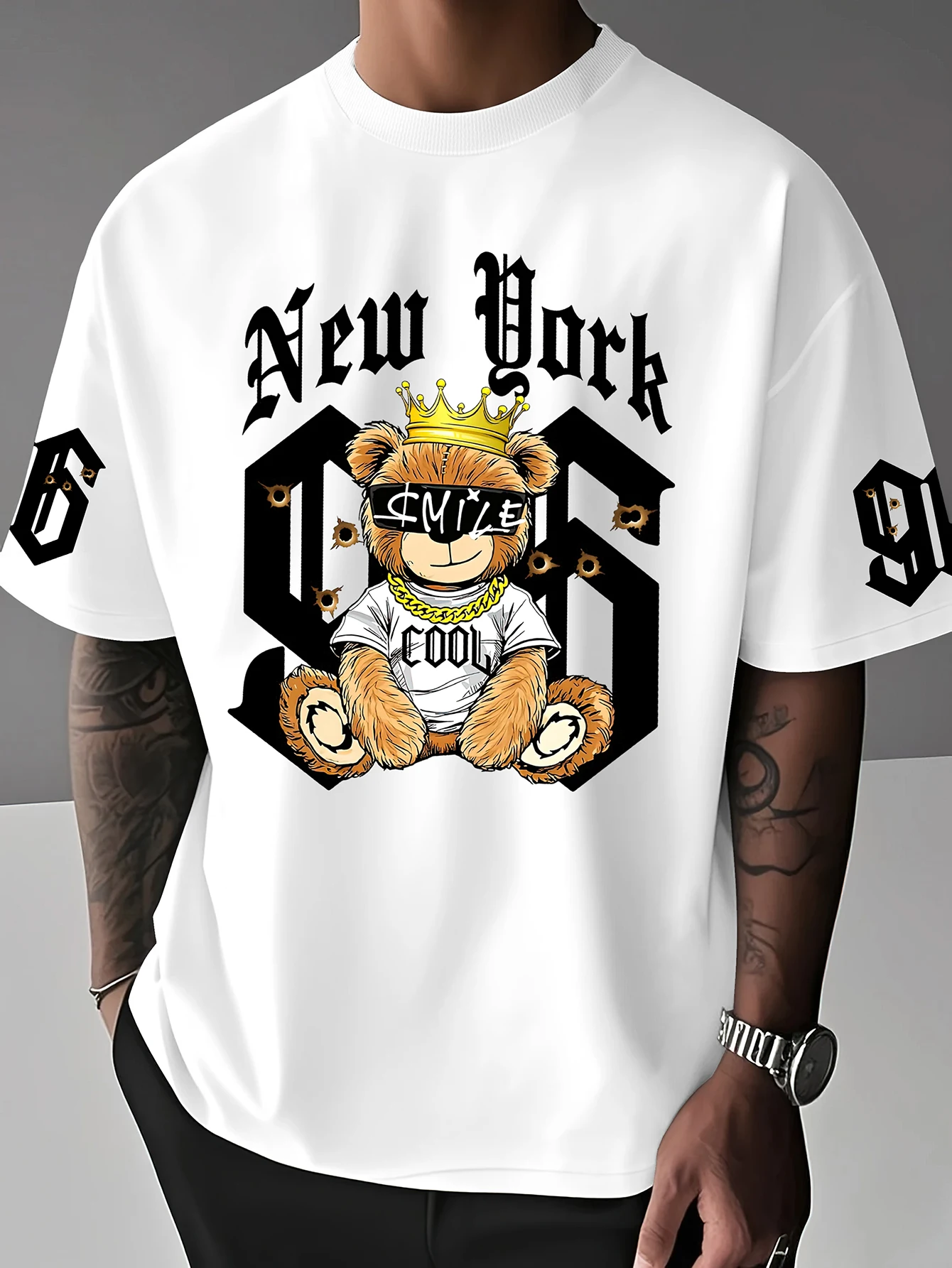 Streetwear Brand New York - เสื้อยืดโอเวอร์ไซส์สไตล์ฮิปฮอปสตรีทแวร์สำหรับผู้ชาย แบรนด์ Crown Smile ลายหมีเท่ๆ ลายกระสุน