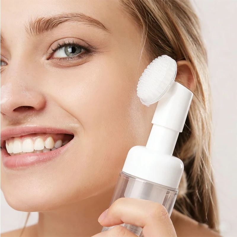 

20 шт. пластиковых флаконов с пенообразующим дозатором объемом 100-250 мл с силиконовой массажной щеткой для очищающих средств и геля для душа