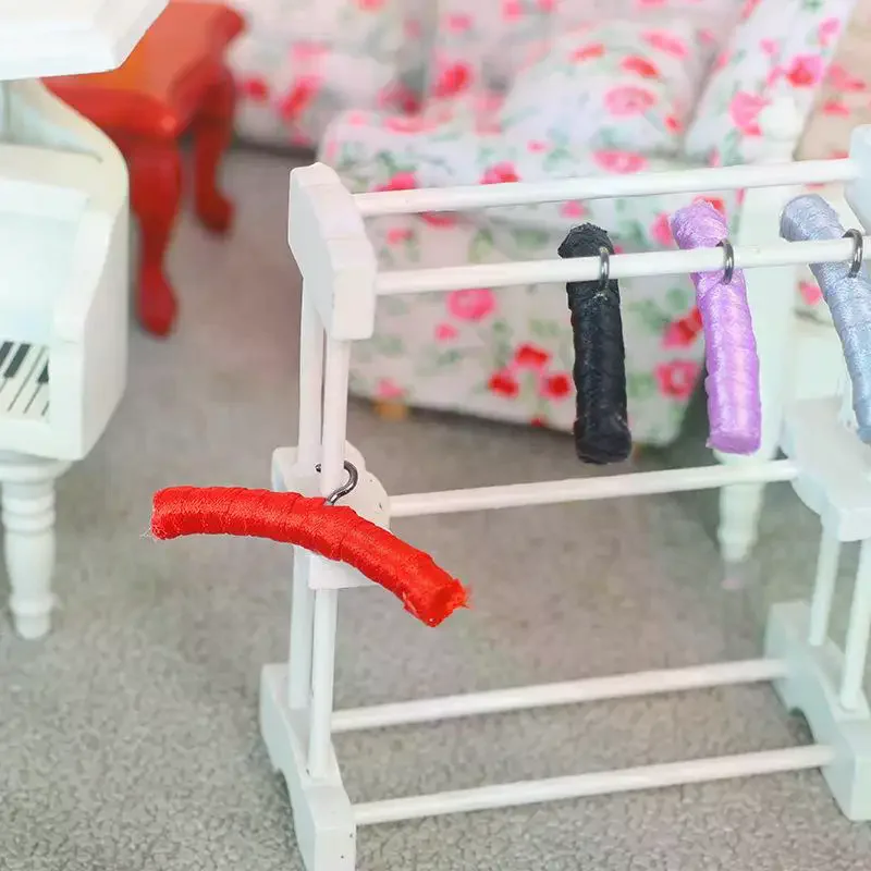 4 Stuks 1/12 Poppenhuis Simulatie Mini Kleerhanger Set Poppenhuis Meubels Decoratie Micro Scène Foto Props Fantasiespel Speelgoed