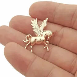 European and American fashion retro cute Pegasus zinc alloy brooch charm for men and women's clothing, small collar pin and pin