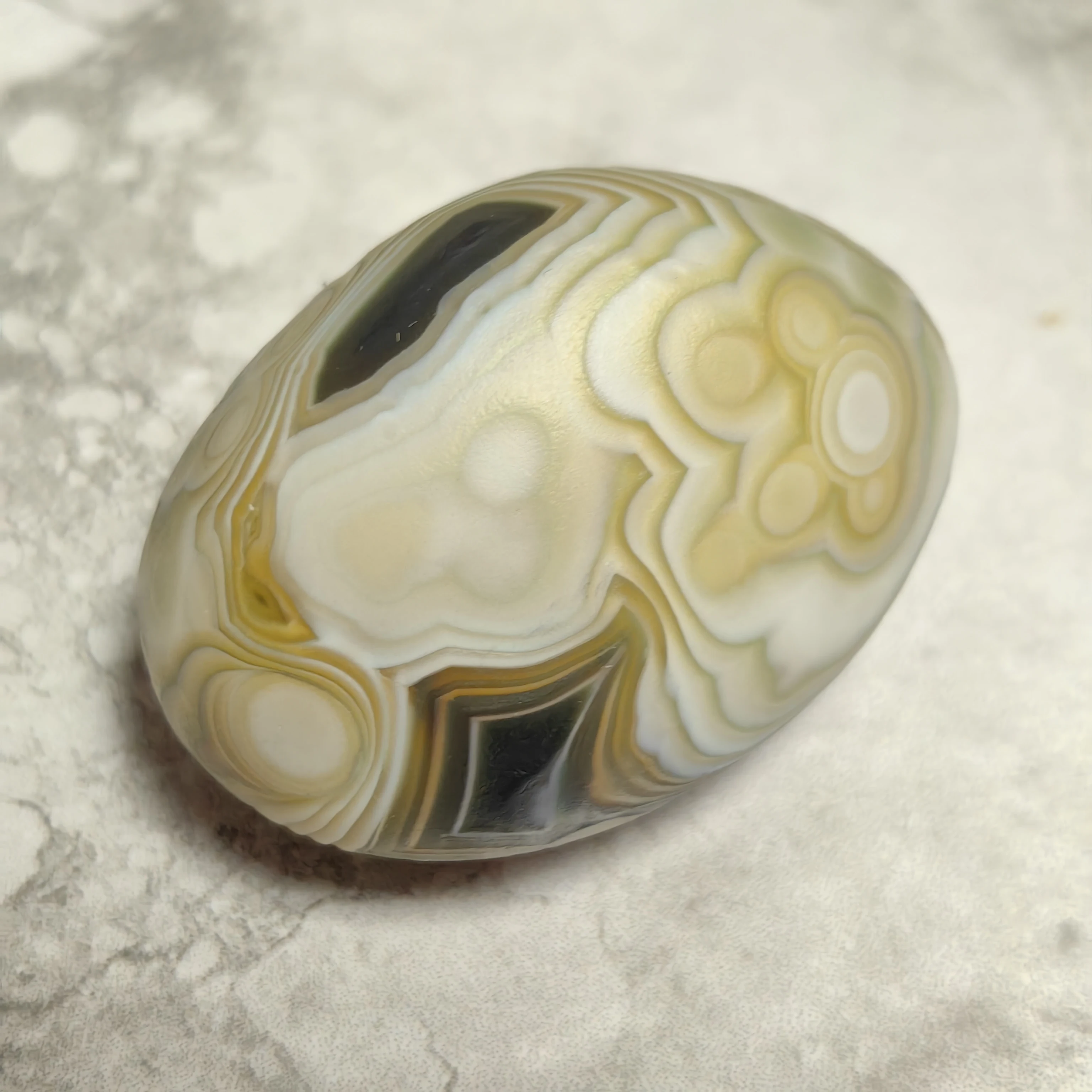 Natural Flower Eye Agate with Silk Eye Pattern for Collectible Ornament  Display Mineral Specimen DIY Jewelry Decoration