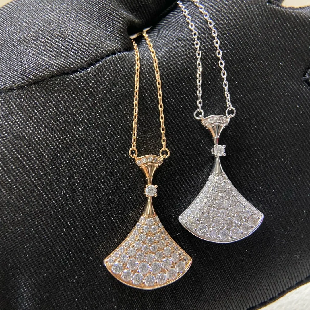 

Baojia small skirt fan-shaped necklace female light luxury niche 2025 new burst to send girlfriend Valentine's Day gift