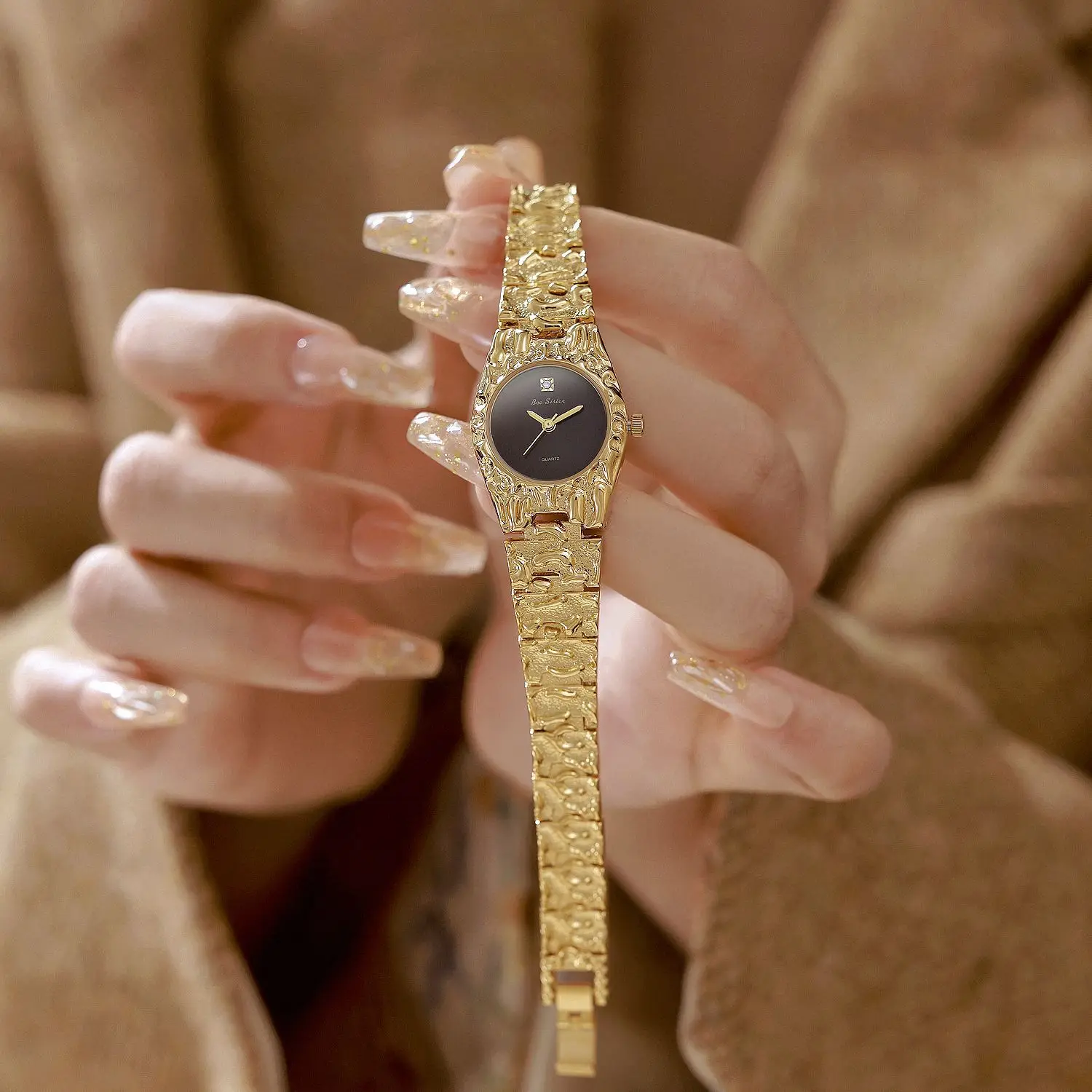 

New Product Launch Exquisite Gold Bracelet Watch Retro Round French Romantic Quartz Watch for Women