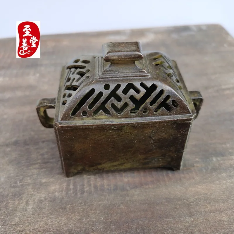 Antique aged alloy copper living room decorative ornament, dragon-patterned hollow Xuande four-legged incense burner9x5x7CM