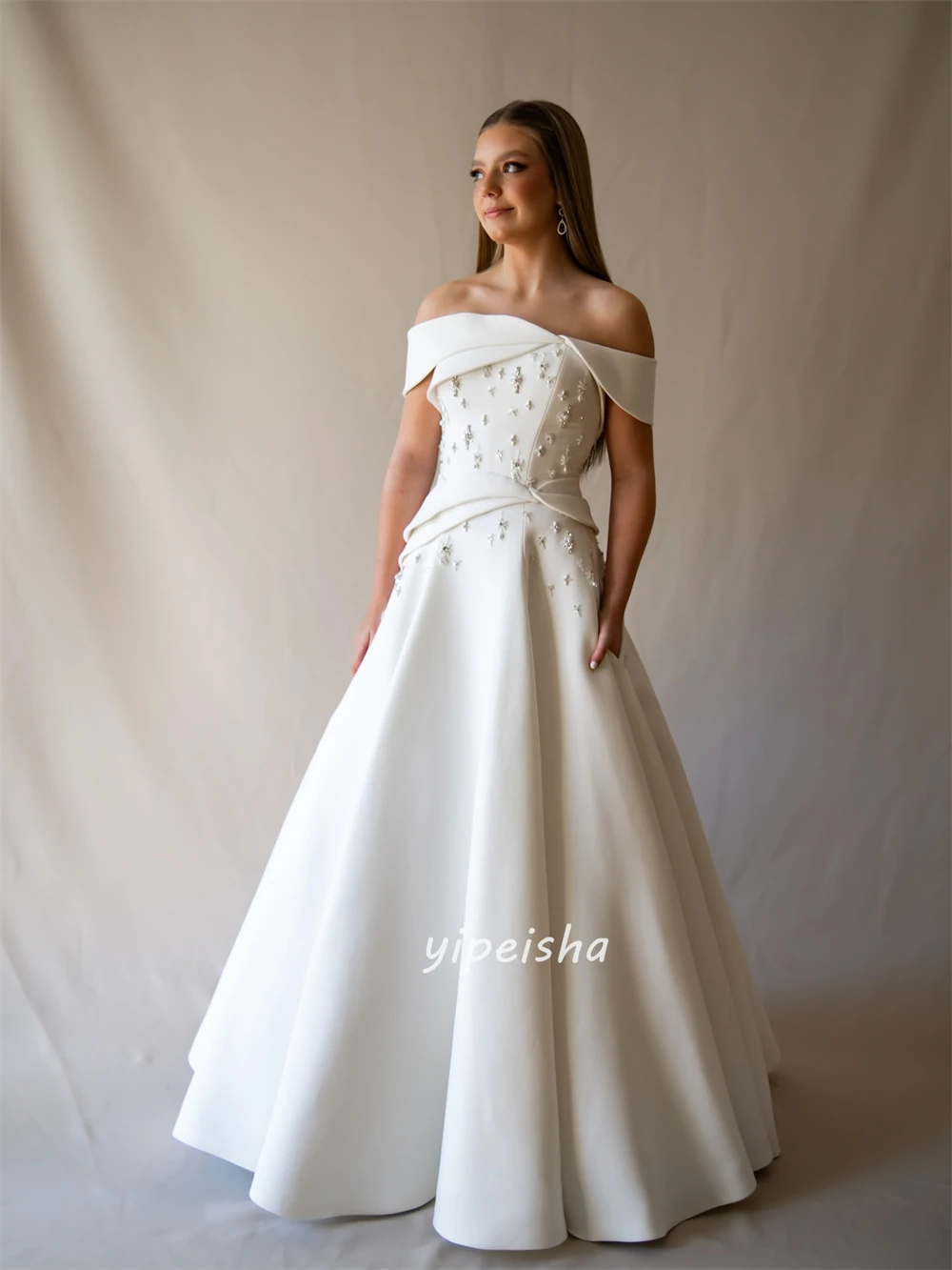 Maßgeschneiderte, hochwertige, klassische, mit Strasssteinen besetzte, schulterfreie A-Linien-lange Kleider, maßgeschneiderte Kleider für besondere Anlässe, moderner Stil