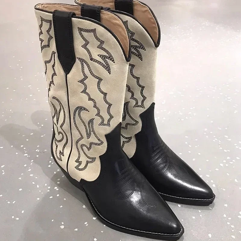 Botas vaqueras occidentales bordadas para mujer, botines largos de tacón grueso sin cordones, estilo Retro, Otoño e Invierno