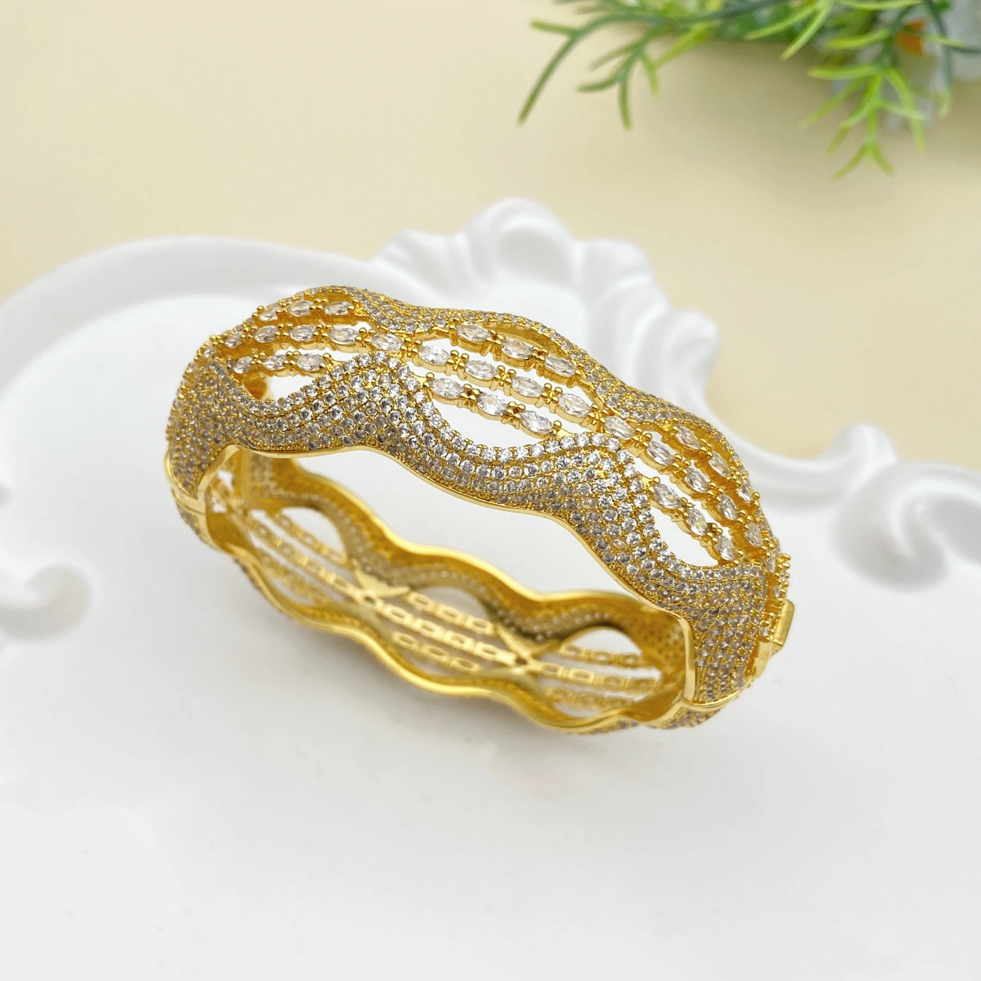 

JRH браслет с кубическим цирконием для женщин, роскошный сверкающий браслет с имитацией бриллианта, элегантный подарок, женские украшения