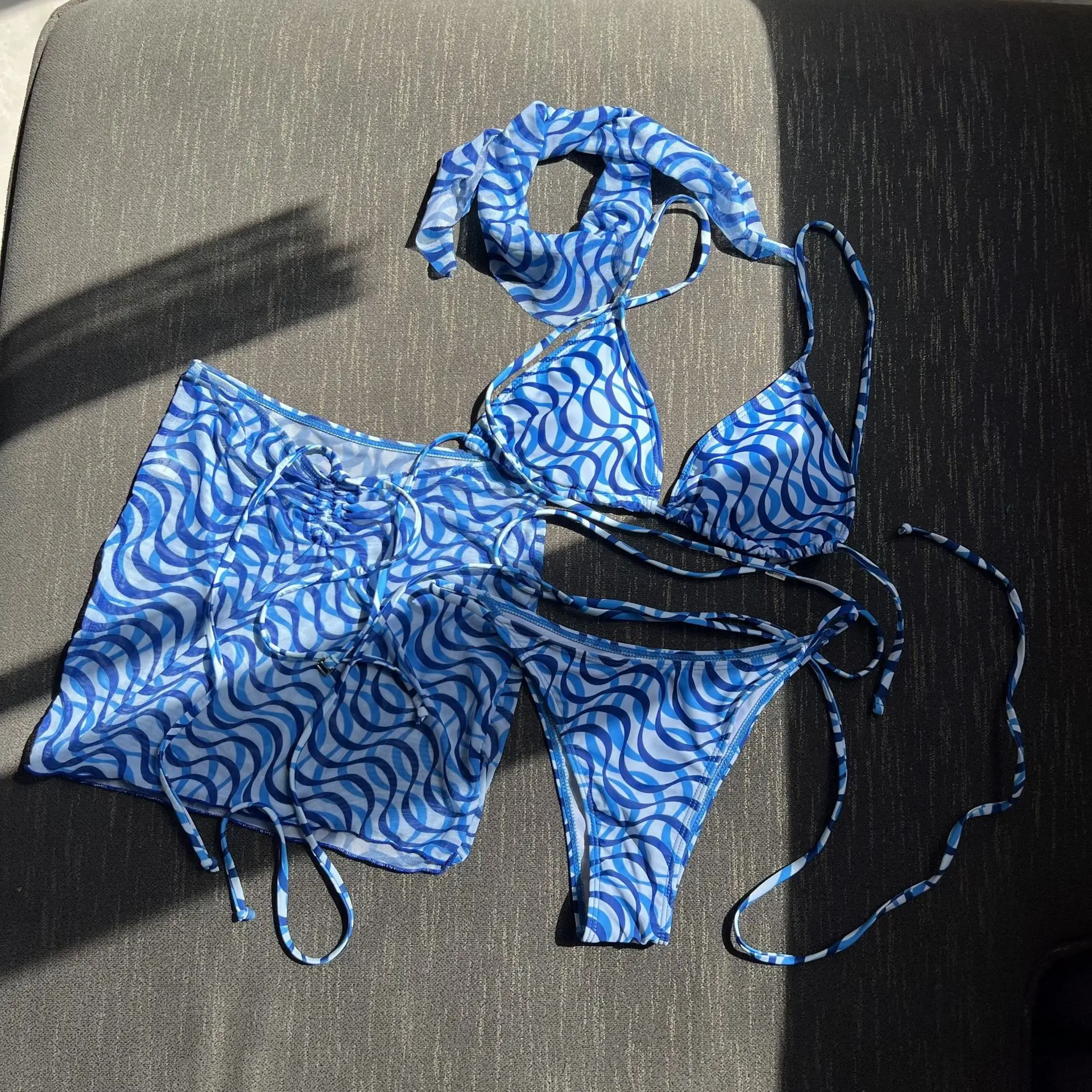 Seksowne stringi z nadrukiem w paski Zestaw bikini dla kobiet Strój kąpielowy Trzyczęściowy strój kąpielowy String Micro Bikini Sznurowany strój