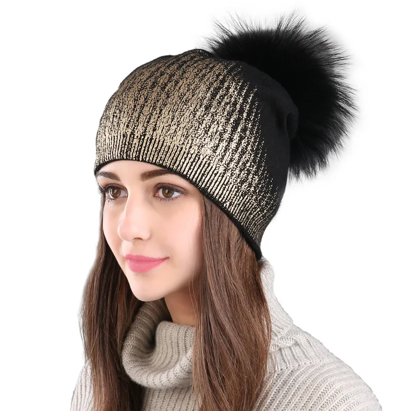 gorro-de-la-quente-de-inverno-para-mulheres-com-bola-de-pelo-de-guaxinim-e-detalhes-prateados