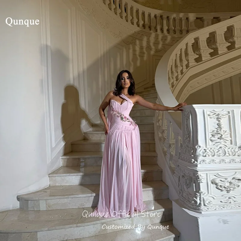 Qunque Luxuriöse Abendkleider aus rosa Chiffon in A-Linie, fließende, plissierte Promi-Kleider, verträumte, glitzernde Maxi-Roben De Soirée, individuell gestaltet